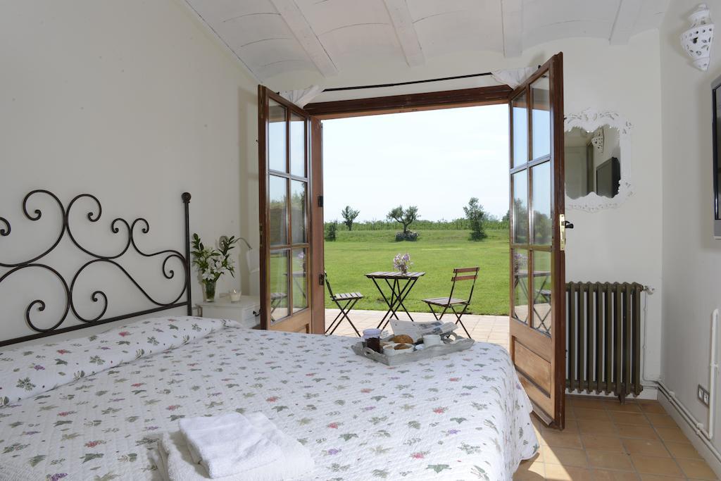 Mas Del Mar Guest House Sant Pere Pescador Rom bilde